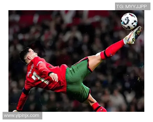 足球巨星的荣耀之路：从草根到巅峰的成就与传奇