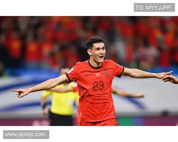 足球明星怒斥队友失误遭批评场面尴尬引发球迷热议